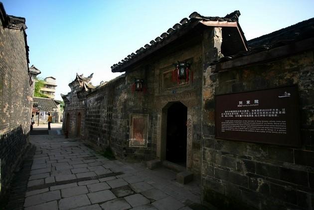 “春风又绿江南岸，明月何时照我还”，是谁的佳作？
